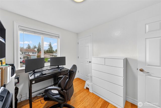 861 NW Haslo Pl, Oak Harbor, WA 98277