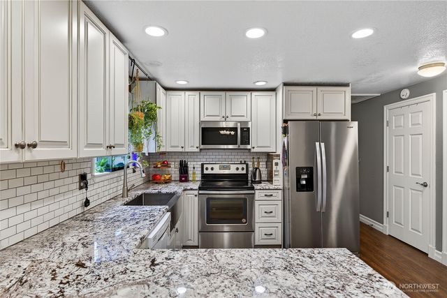 861 NW Haslo Pl, Oak Harbor, WA 98277