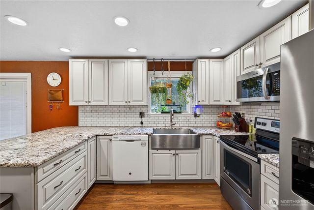 861 NW Haslo Pl, Oak Harbor, WA 98277