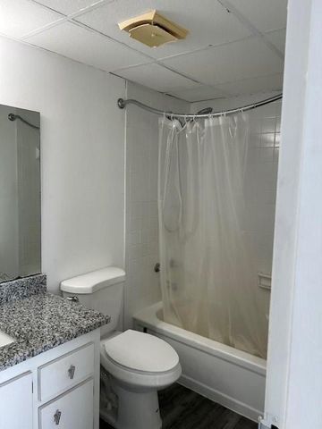 1000 Country Club Dr 403, Margate, FL 33063