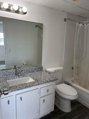 1000 Country Club Dr 403, Margate, FL 33063