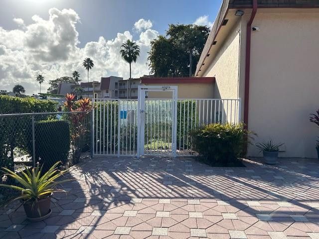 1000 Country Club Drive 403, Margate, FL 33063