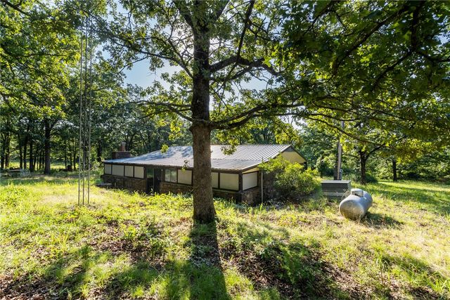 22132 Ray Wc 4425 Road, Evansville, AR 72948