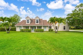 5703 Lago Del Sol Dr, Lake Worth, FL 33449