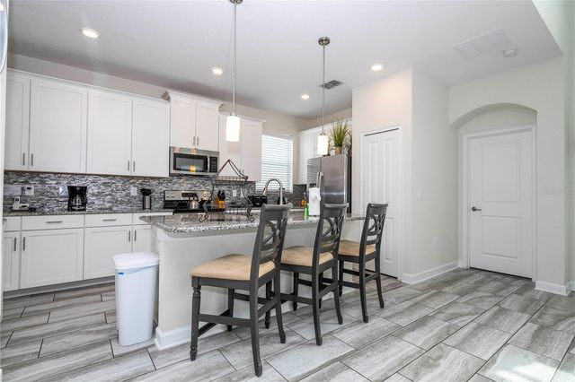 1646 MOON VALLEY DRIVE, Davenport, FL 33896