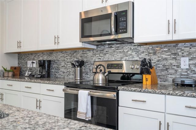 1646 MOON VALLEY DRIVE, Davenport, FL 33896