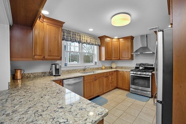 221 High St, Canton, MA 02021