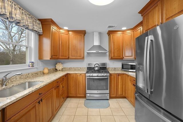 221 High St, Canton, MA 02021