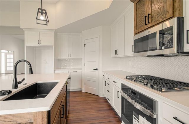 2211 Prairie Creek Drive, Kearney, MO 64060