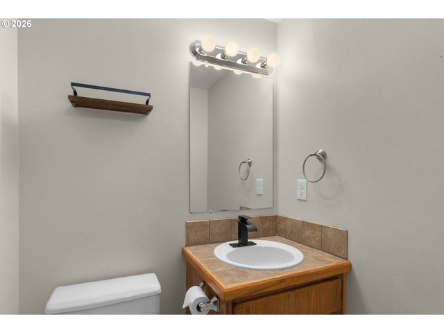 5621 Nw 179TH Ave, Portland, OR 97229