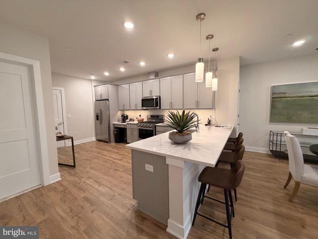 98 VILLAGE DR, Skillman, NJ 08558