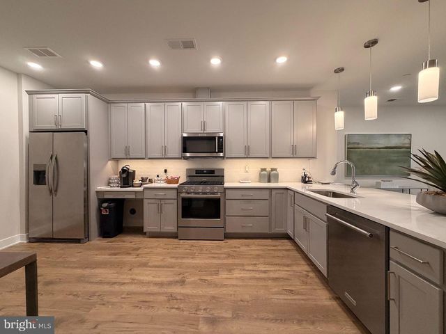 98 VILLAGE DR, Skillman, NJ 08558