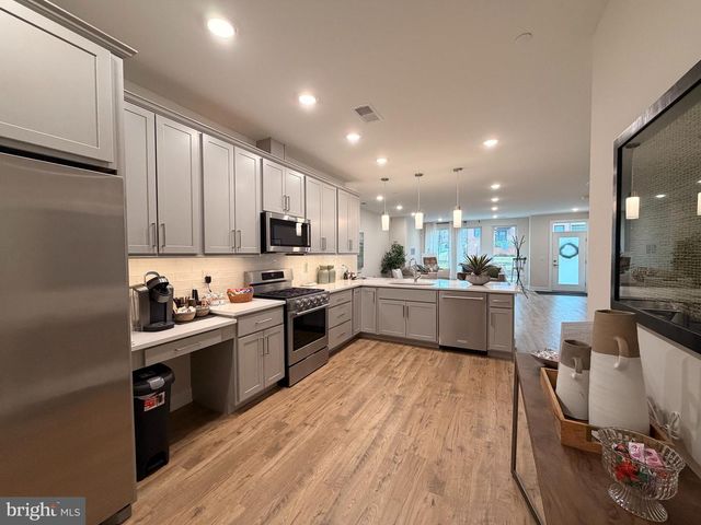 98 VILLAGE DR, Skillman, NJ 08558