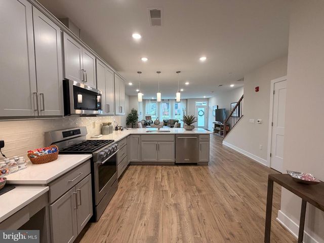 98 VILLAGE DR, Skillman, NJ 08558