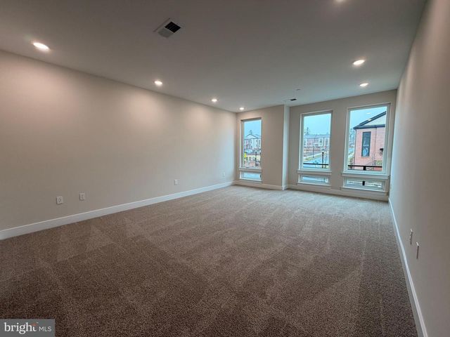 98 VILLAGE DR, Skillman, NJ 08558