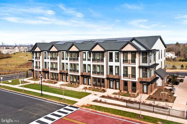 98 VILLAGE DR, Skillman, NJ 08558