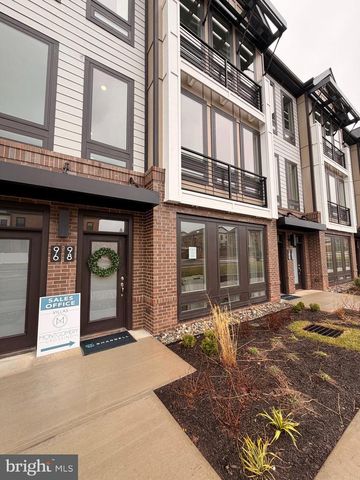 98 VILLAGE DR, Skillman, NJ 08558