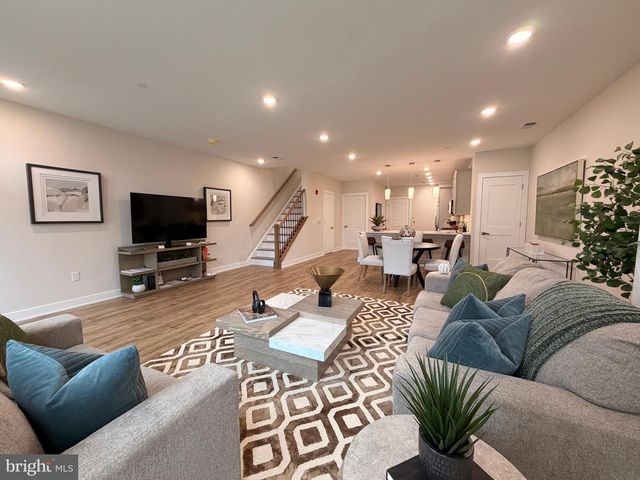 98 VILLAGE DR, Skillman, NJ 08558