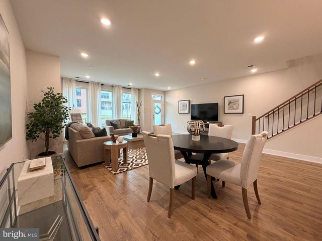 98 VILLAGE DR, Skillman, NJ 08558