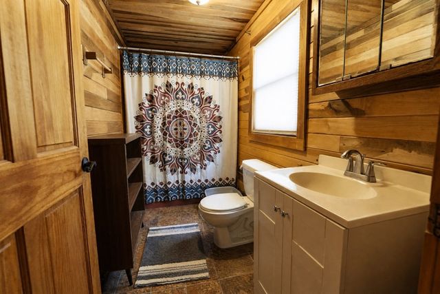 334 Wismer Rd, Camden, TN 38320