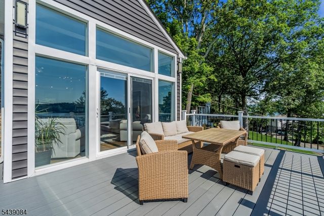 12 Bass Rock Rd, Hopatcong Boro, NJ 07843