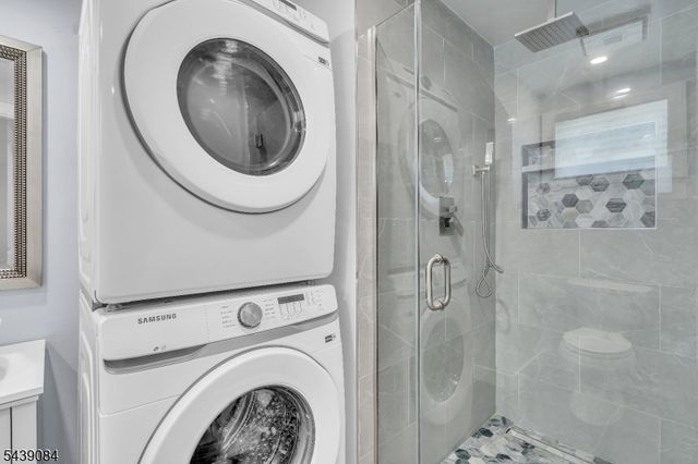 12 Bass Rock Rd, Hopatcong Boro, NJ 07843