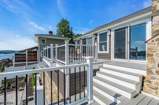 12 Bass Rock Rd, Hopatcong Boro, NJ 07843