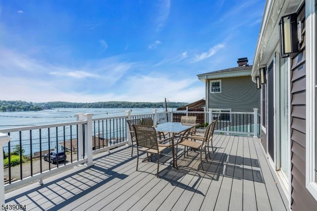 12 Bass Rock Rd, Hopatcong Boro, NJ 07843