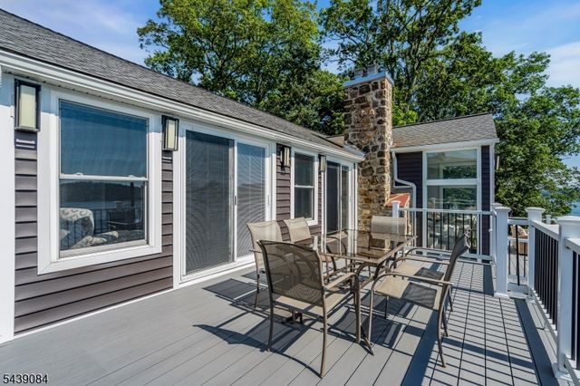 12 Bass Rock Rd, Hopatcong Boro, NJ 07843
