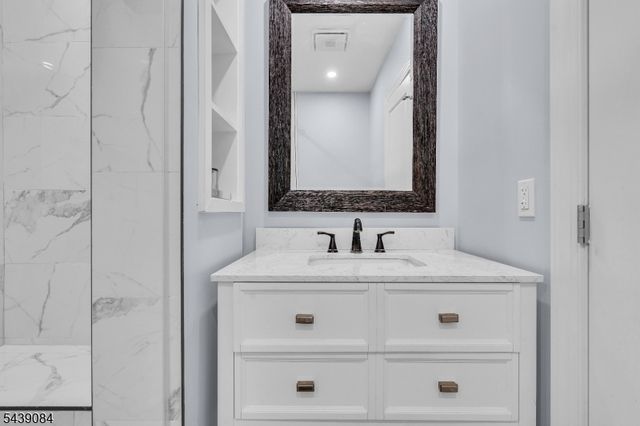 12 Bass Rock Rd, Hopatcong Boro, NJ 07843