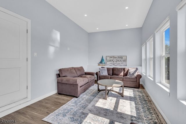 12 Bass Rock Rd, Hopatcong Boro, NJ 07843