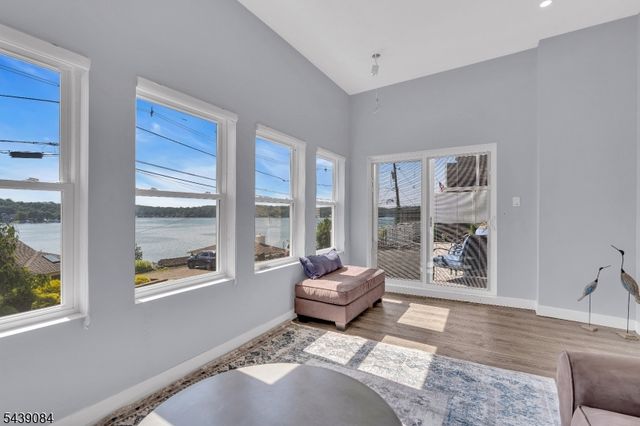 12 Bass Rock Rd, Hopatcong Boro, NJ 07843