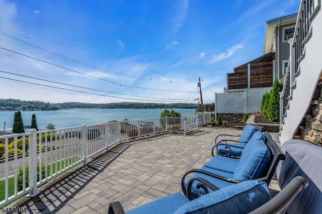 12 Bass Rock Rd, Hopatcong Boro, NJ 07843