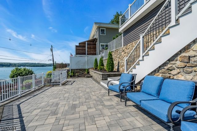 12 Bass Rock Rd, Hopatcong Boro, NJ 07843