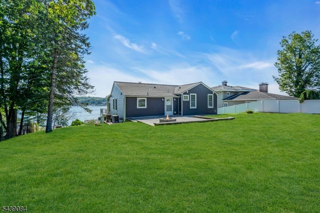 12 Bass Rock Rd, Hopatcong Boro, NJ 07843