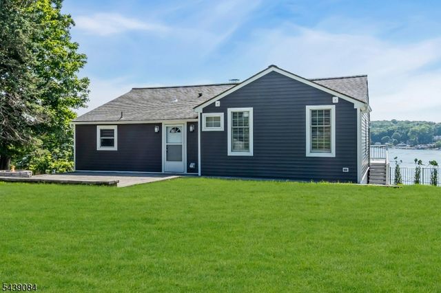 12 Bass Rock Rd, Hopatcong Boro, NJ 07843