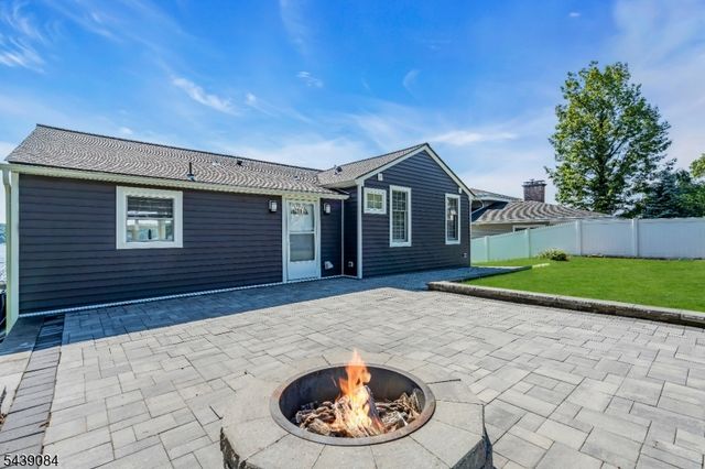 12 Bass Rock Rd, Hopatcong Boro, NJ 07843