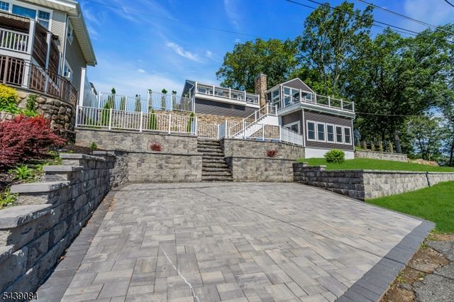 12 Bass Rock Rd, Hopatcong Boro, NJ 07843