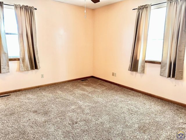 14296 123rd LN, Hoyt, KS 66440