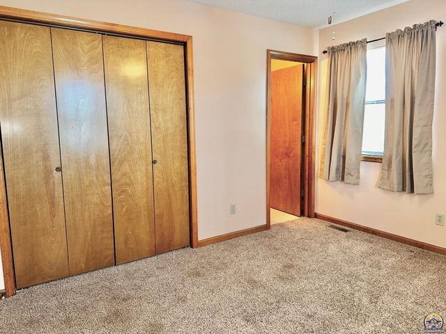 14296 123rd LN, Hoyt, KS 66440