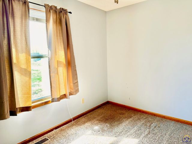 14296 123rd LN, Hoyt, KS 66440