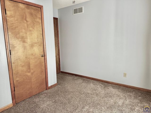 14296 123rd LN, Hoyt, KS 66440