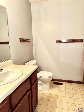 14296 123rd LN, Hoyt, KS 66440