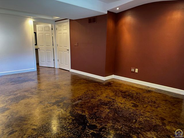 14296 123rd LN, Hoyt, KS 66440