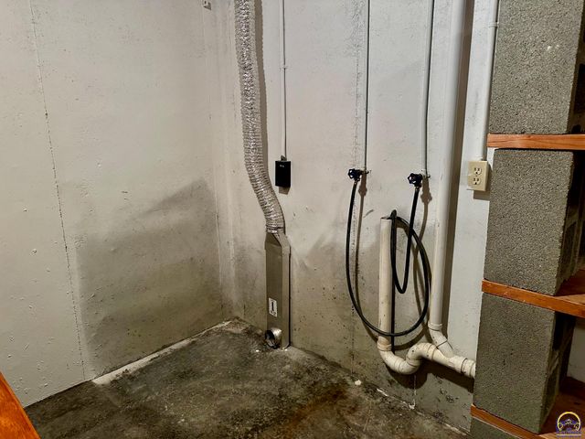 14296 123rd LN, Hoyt, KS 66440