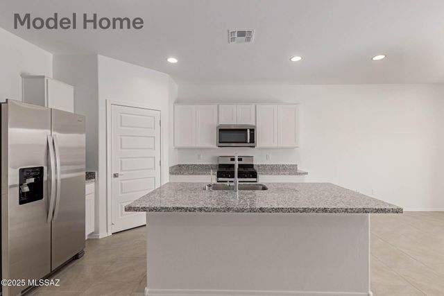 455 W Lexington Street, Vail, AZ 85641