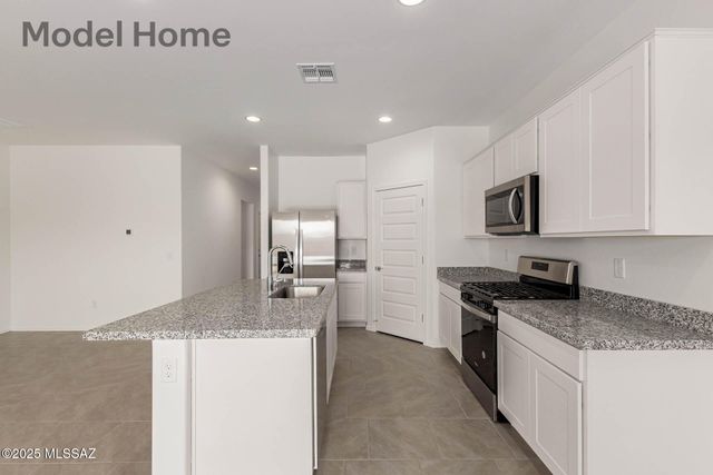 455 W Lexington Street, Vail, AZ 85641