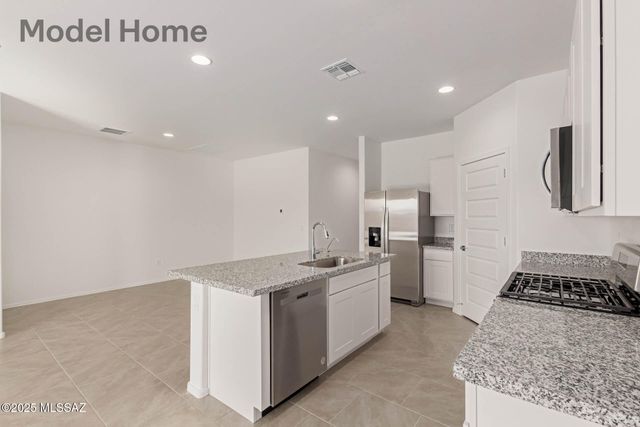 455 W Lexington Street, Vail, AZ 85641