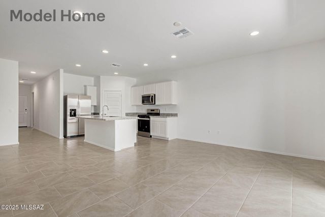 455 W Lexington Street, Vail, AZ 85641