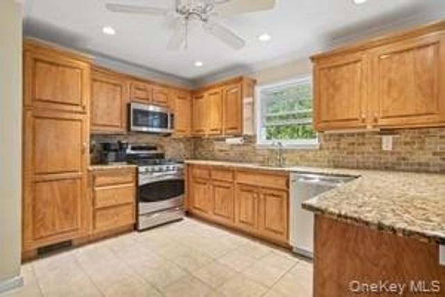 8 Caruso Court, Thiells, NY 10984